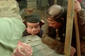 有趣动态图：这个猪头切一半给我，谢谢图片