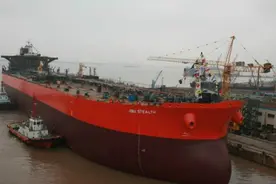 实拍中国制造世界最大油轮下水调试，一次能装220万桶原油！视频封面