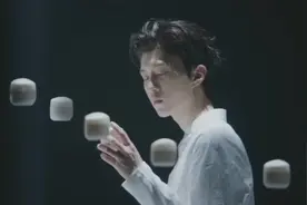 范丞丞品牌代言，这广告片拍的像的电影视频封面