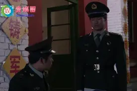 新兵站岗睡觉被纠察逮个正着，连长对这个事情气愤不已拿班长开刀视频封面