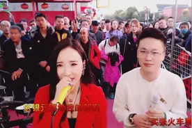 文静、红孩儿演唱二人转《送情郎》不愧为赵本山徒弟，唱得真好听视频封面