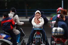 上海政协委员：公办小学放学早助推培训热，可统一17点放学图片