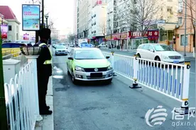 火车站设出租车专用道 私家车只能停在停车场图片