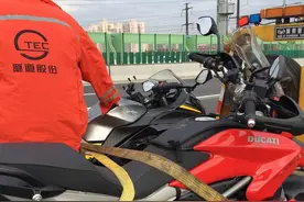 大整治高架交警查获5辆摩托车闯禁违法，共罚款2500元，记26分！图片