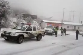 大雪中断307省道，西昌至泸沽湖道路中断图片