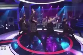 张艺兴参加节目腰伤又犯，全程扶着腰跳完舞，看到最后粉丝心疼！视频封面