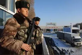军旅生涯中的收音机图片
