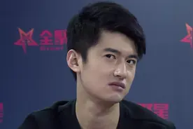 逗比大男孩高广泽做客全聚星首档综艺“麻辣星访”，表情包不停歇