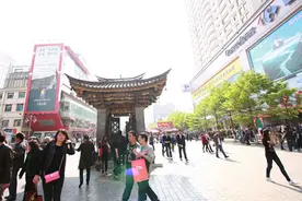 昆明春节的“扫货”攻略 街是这样逛滴图片