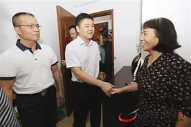 东莞慰问航天员陈冬家人图片