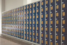 超市储物柜“随便开”，你还敢存包吗？图片