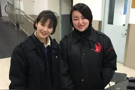 FM105.7主持人跳槽去当检票员了图片