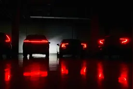 怎样的尾灯设计能在车流里一眼被认出？视频封面