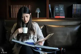 小说：她带着崽崽去公司上班，却没想到崽崽跑进电梯，撞总裁身上图片