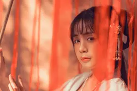 小说：散落的月光穿过了云，送他与她葬入海底图片