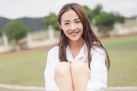 小说：妻子趁我睡着轻轻起床，我被她动作惊醒，发现妻子手机震动图片