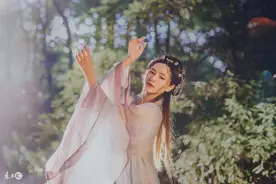 小说：恼怒的瞪着他图片