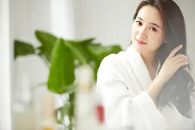 小说：传闻废楼中出现女鬼，众人晚上组队捉鬼，结果让人捧腹大笑图片