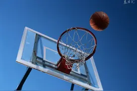 小说：陈胜的第一个考验是台球技术中最重要的站姿，阿飞刻苦练习图片