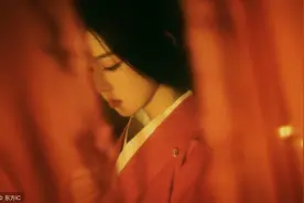 小说：姚千千想用食物引诱小黑猫，小黑猫居然傻傻的上当了图片