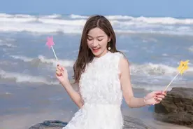 小说：总裁给前妻寄去结婚请帖,宴会上前妻挽首富高调出场,他醋了图片