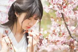 小说：婆婆嫌饭菜口味淡，扔碗筷猛推媳妇，见她捂肚倒地，她慌了图片