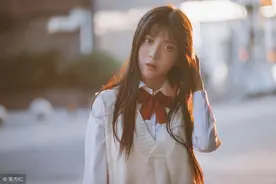 小说：她是当红女明星，却请跑龙套的小伙教她演戏，旁人当场傻眼图片