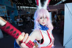 小说：同学拿一个22级的号跑来炫耀，却不知眼前小伙是游戏战神图片