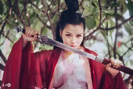 小说：他以暴制暴，打跑混混，救了校花的妈妈图片