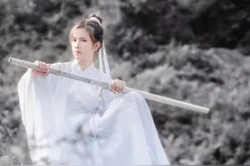 小说：穿越者已经成为超强者，却主动加入这方世界最弱的宗门图片