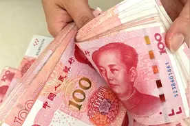 往余额宝里存10万元人民币，5年后的利息会比存银行里多吗?视频封面