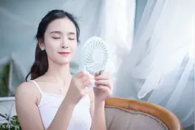 小说：21岁儿子非要留长发穿裙子，父母忐忑去检查，结果让人崩溃图片