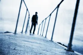 小说：大佬的左手原来剐去血肉换了肉灵芝，所以专降各种尸鬼图片