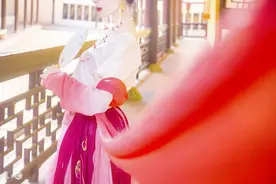 小说：杀猪小伙受伤高热，她顾不得太多给他脱衣服换药，他装昏迷图片