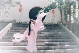 小说：小家伙信誓旦旦的抱住自家老爹图片