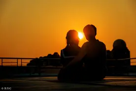 小说：懦弱自卑学霸少女VS天之骄子0恋爱的学渣富少图片