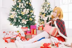 小说：奥特曼实力比不过宇宙人，正面交手被碾压，小伙及时来救场图片