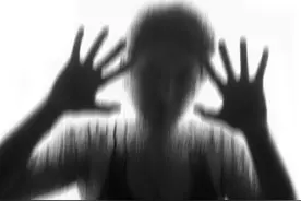 小说：看到两个女鬼为了我大打出手，我高兴不起来，只有冷汗直流图片