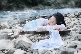 小说：古代人种地没有化肥，穿越女另辟蹊径，她带爹娘挖去腐土层图片