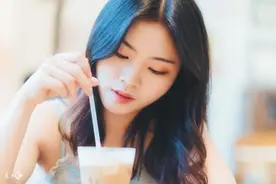 小说：女友出意外腰疼，让我帮她涂红花油，好像生怕我会后悔一样图片