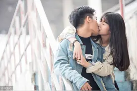 小说：校草故意向她表白，挑起女生的嫉妒心，让她成全校女生公敌图片