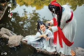 小说：穿越孤岛生存，我带人捕鱼充饥图片