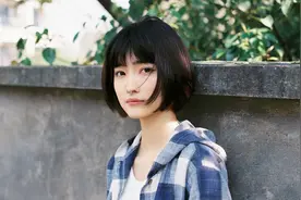 小说：小伙拍卖会却买废料石，只因他有透视眼，看出了那是帝王绿图片