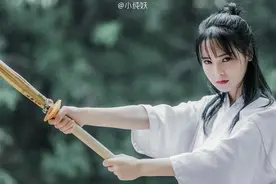 小说：她生气踢脚，高跟鞋飞了出去，却砸在了邻居头上图片