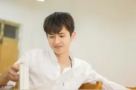 小说：相亲现场突然变成订婚宴，女孩摔门离去；你们自己玩儿吧图片