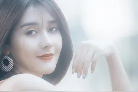 小说：她第一次对异性动心，竟被对方嫌弃太年轻图片