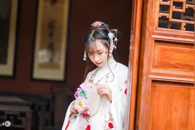 小说：她嘴巴虽然被布条绑着，但眼神却示意他快走，他有些心疼图片