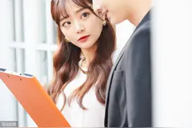 小说：小伙高档餐厅宴请老师，被老师批评，殊不知他已是百万身价图片