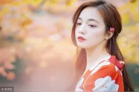 小说：“总裁不好了夫人爬上墙要自杀！”“蠢货，她是要逃跑！”图片