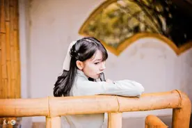 小说：来，笔给你，穿越的金手指自己写图片